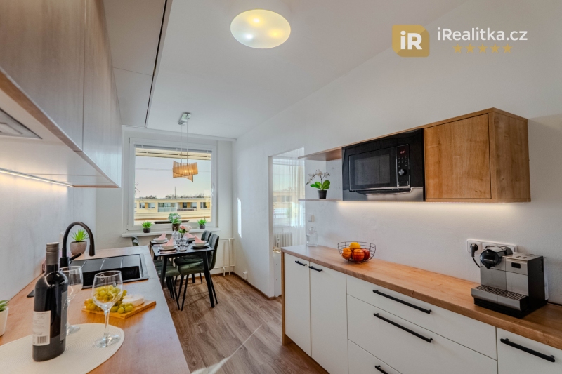 Prodej bytu 3+1 s lodžií, 75 m2, Praha 8 - Kobylisy, ul. Chotovická