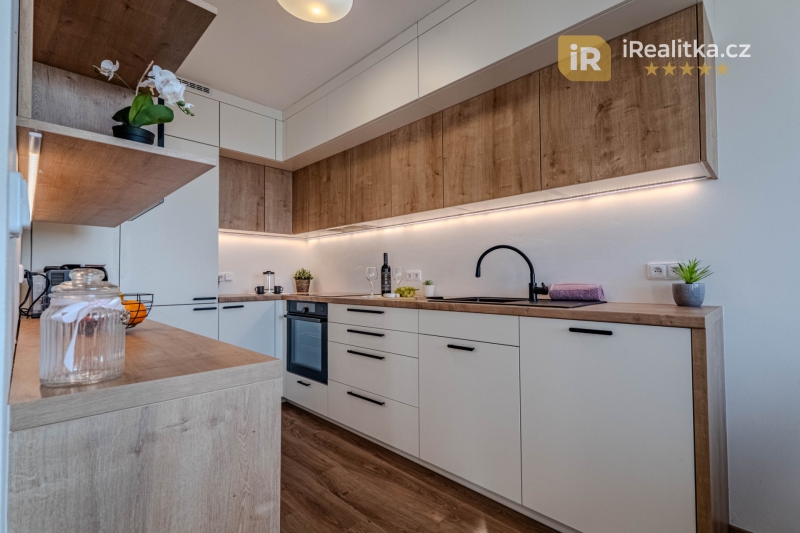 Prodej bytu 3+1 s lodžií, 75 m2, Praha 8 - Kobylisy, ul. Chotovická